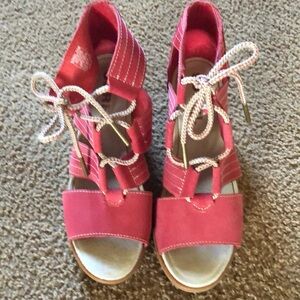 SOREL wedge Sandle size 9. Red